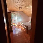 кичера بيت خشبي *